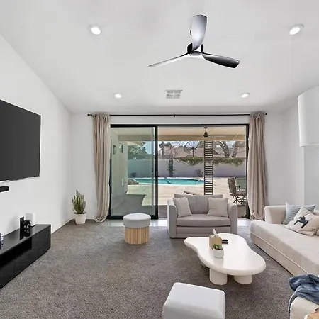 Prime Location! Hidden Oasis 4 Bedroom 10 Min To Strip Las Vegas Exterior photo