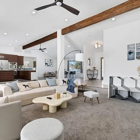 Prime Location! Hidden Oasis 4 Bedroom 10 Min To Strip Las Vegas Exterior photo