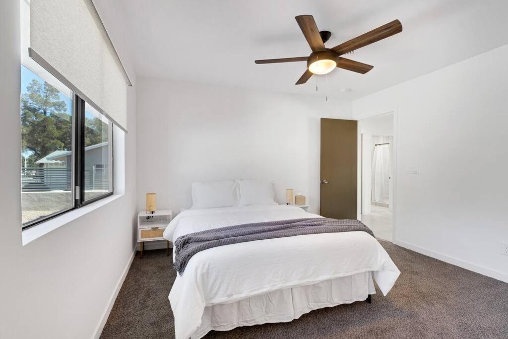 Prime Location! Hidden Oasis 4 Bedroom 10 Min To Strip Ferienhaus *
