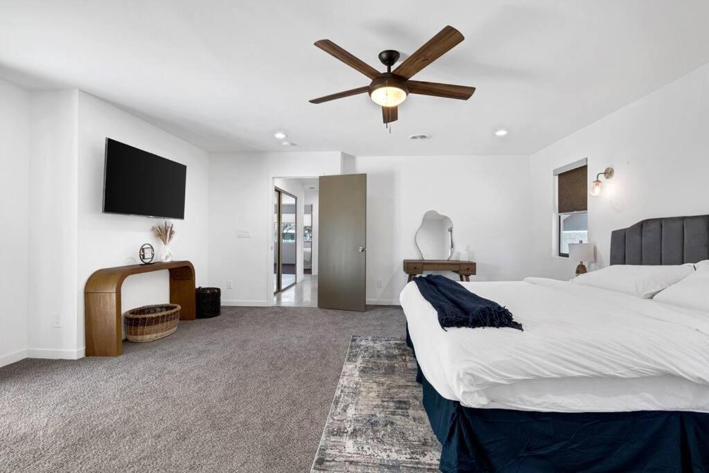 Ferienhaus Prime Location! Hidden Oasis 4 Bedroom 10 Min To Strip *